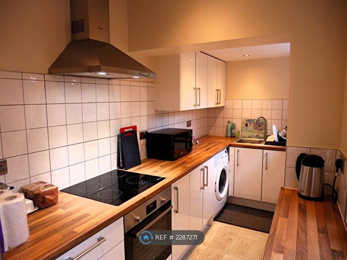 3 Bedroom Terraced House To Rent In Cradock Road, Leicester, LE2