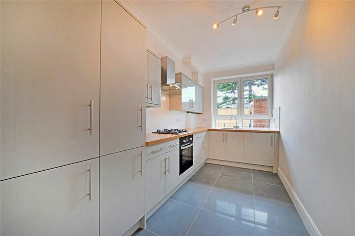 2 Bedroom Flat To Rent In Brittany House, Upper Richmond Road, SW15