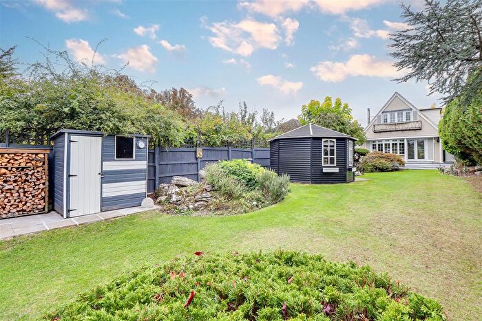3 Bedroom Chalet For Sale In Arterial Road, Leigh-On-Sea, SS9