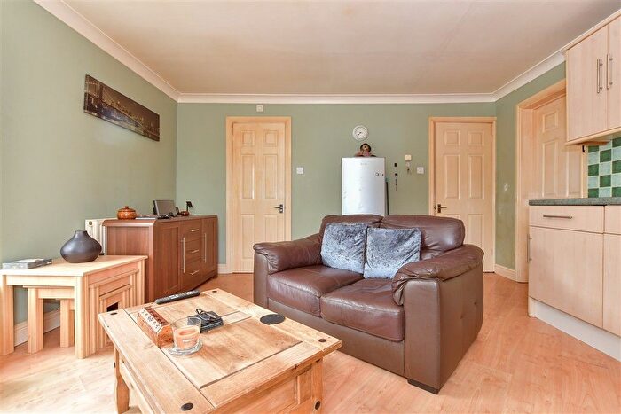 1 Bedroom Flat For Sale In Clarendon Street, Dover, Kent, CT17