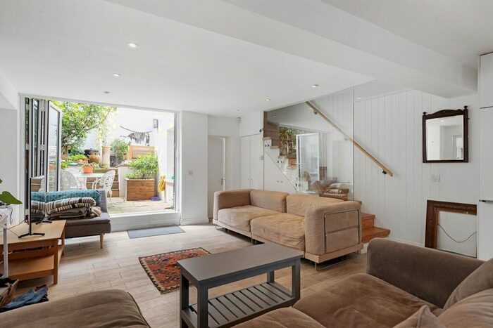 2 Bedroom Flat To Rent In Penzance Place, Holland Park, London, Kensington &amp; Chelsea, W11