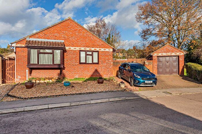 3 Bedroom Detached Bungalow For Sale In Metcalfe Way, CB6