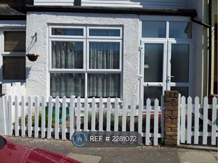2 Bedroom Terraced House To Rent In Stanley Road, Hounslow, TW3