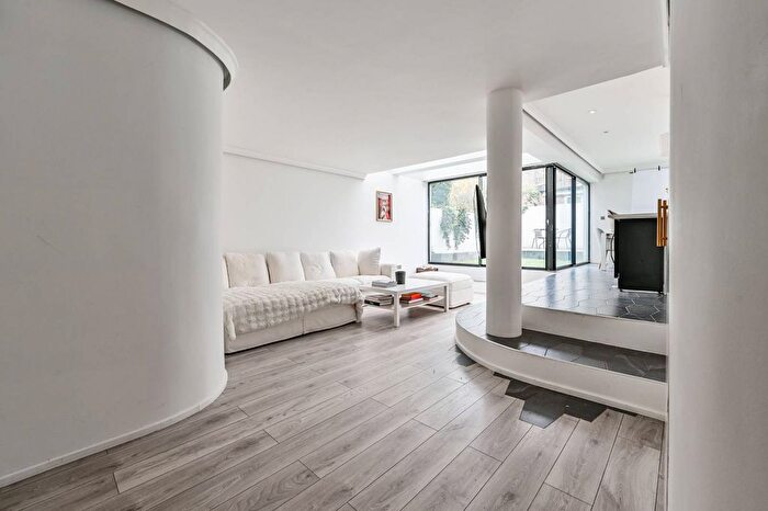 2 Bedroom Flat To Rent In Cantelowes Road, Camden Town, London, NW1