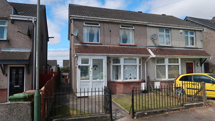 3 Bedroom Semi-Detached House For Sale In Derwendeg Avenue, Cefn Fforest, Caerphilly County Borough, NP12