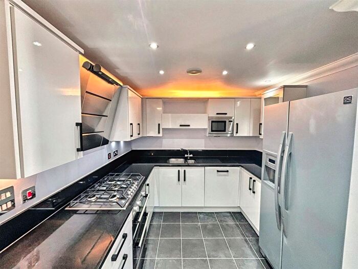2 Bedroom Flat To Rent In Caroline Way, Eastbourne, BN23