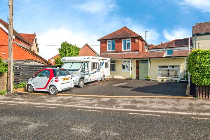 6 Bedroom Detached House For Sale In Tenbury Road, Clows Top, Kidderminster, DY14