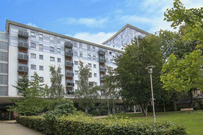 2 Bedroom Flat To Rent In New Road, Brentwood, Essex, CM14