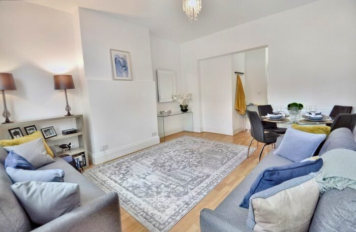 2 Bedroom Flat To Rent In Acton Lane, Chiswick, W4
