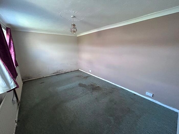 2 Bedroom Bungalow For Sale In Beech Road, Newport, PO30