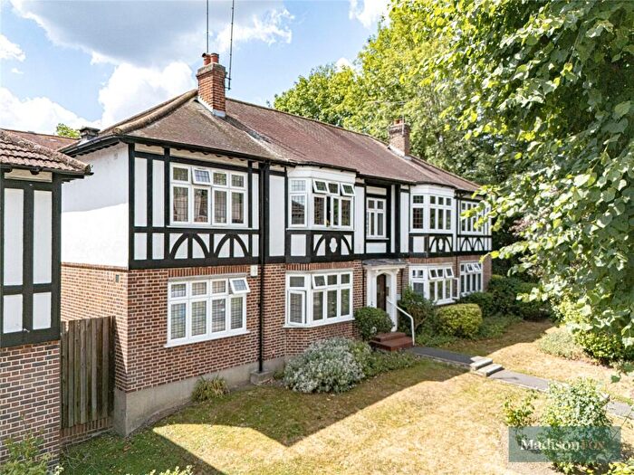 2 Bedroom Apartment For Sale In Upper Park, Loughton, Essex, IG10