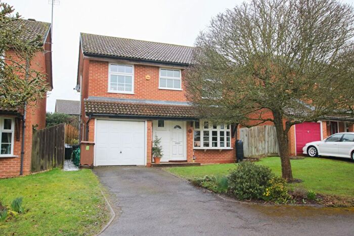4 Bedroom Detached House For Sale In Somerset Close, Wokingham, RG41