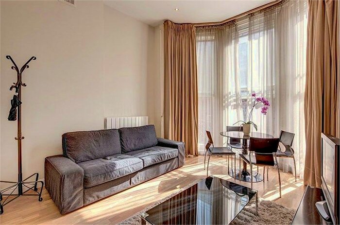 2 Bedroom Flat To Rent In Nottingham Place, Marylebone, London, W1U