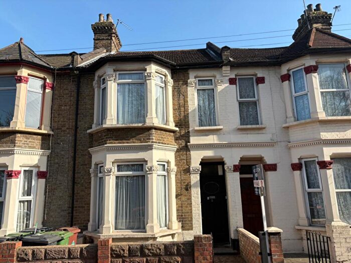 3 Bedroom Terraced House For Sale In Lyttelton Road, Leyton, E10