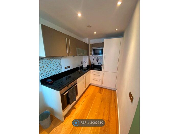 1 Bedroom Flat To Rent In Watermans Place, Leeds, LS1