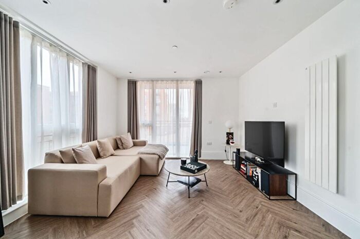 2 Bedroom Apartment To Rent In Fellowes Rise, Winchester, SO22