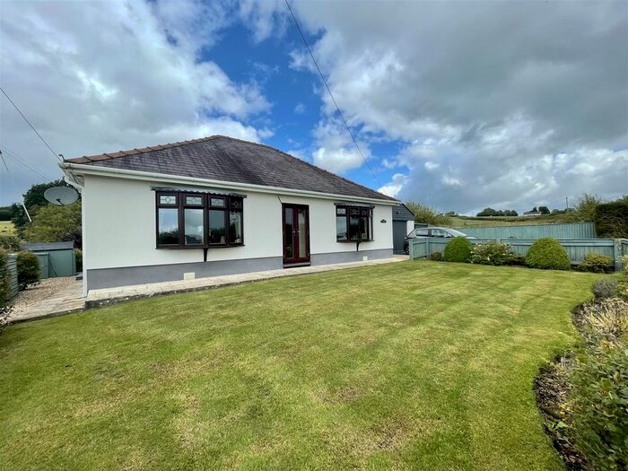3 Bedroom Bungalow For Sale In Pontyberem, Llanelli, SA15