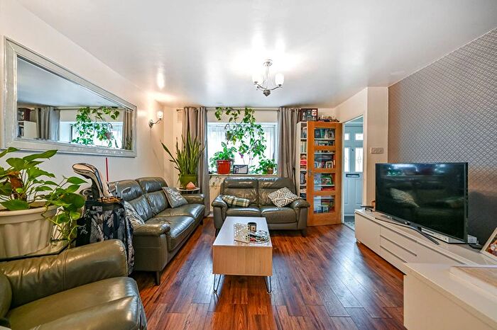 3 Bedroom Semi-Detached House For Sale In Baird Close, Slough, SL1