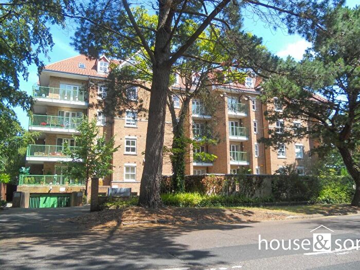 2 Bedroom Apartment For Sale In Embassy Court, Gervis Road, East Cliff, Bournemouth, Dorset, BH1
