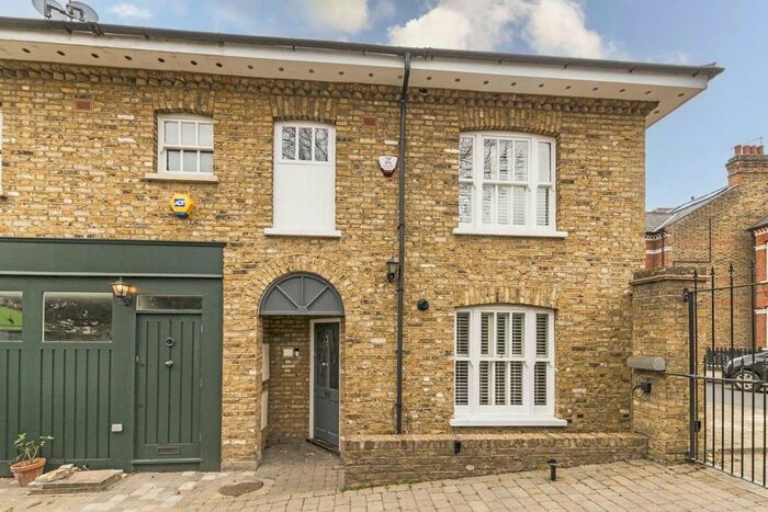 4 Bedroom Terraced House To Rent In Willoughby Mews, London, SW4