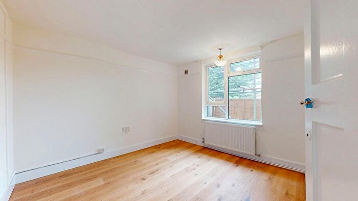 3 Bedroom Flat To Rent In Canada Crescent, Ealing, W3