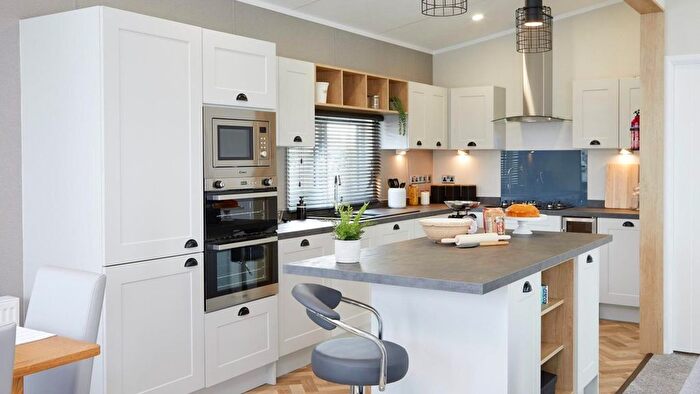 2 Bedroom Mobile/park Home For Sale In Sandhills Holiday Village, Mudeford, Christchurch, BH23