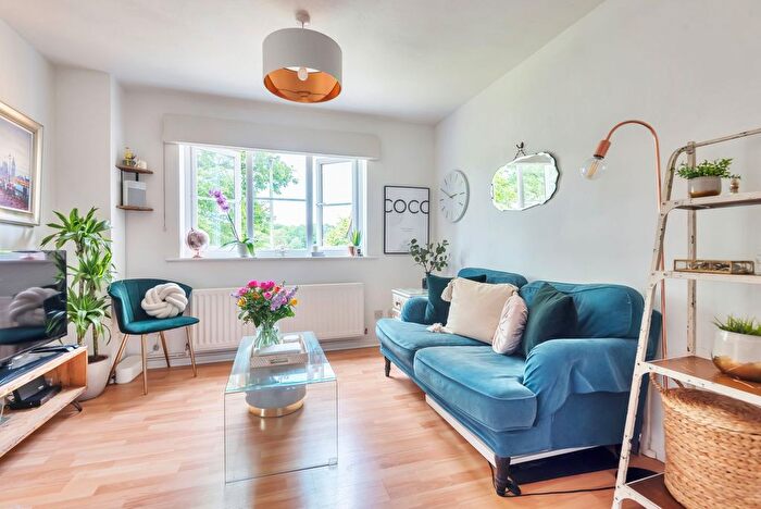 Studio For Sale In Boleyn Way, Barnet, EN5