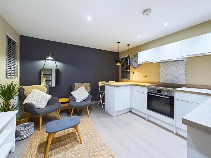 1 Bedroom Apartment To Rent In Hickmott Road, Sheffield, S11