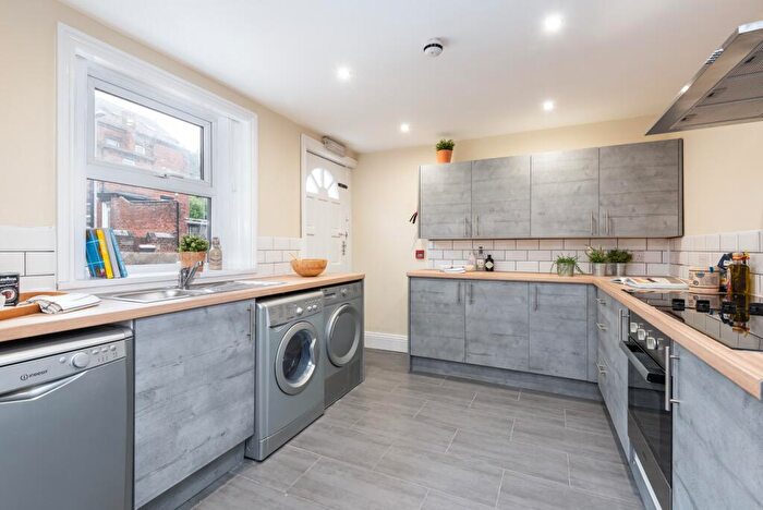 6 Bedroom Terraced House To Rent In Norwood Terrace, Hyde Park, Leeds, LS6