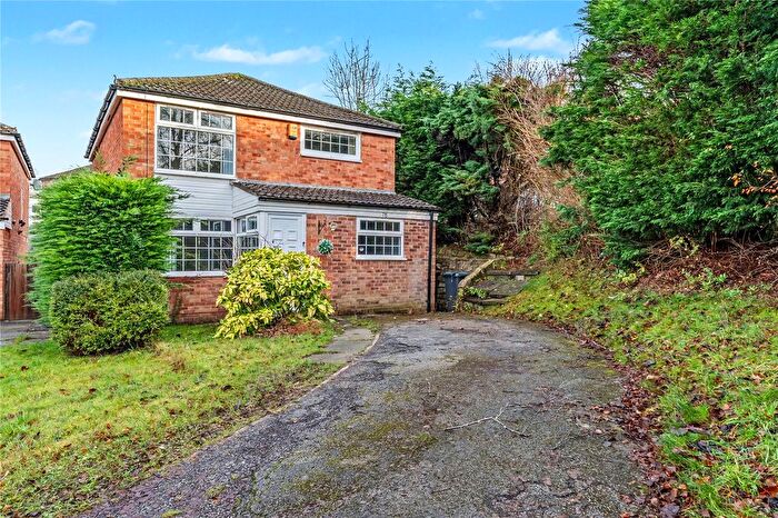 3 Bedroom Detached House For Sale In Dale Park Rise, Leeds, LS16