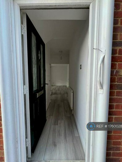 2 Bedroom Maisonette To Rent In Soverton House, Sutton, SM2