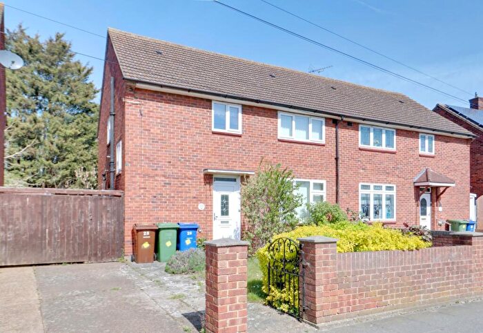 3 Bedroom Semi Detached House For Sale In Erriff Drive, South Ockendon, RM15