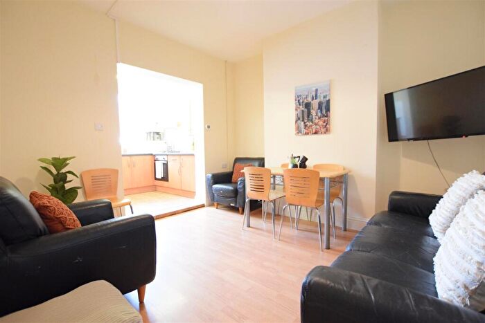 4 Bedroom Terraced House To Rent In Portland Street - Student House - /, LN5