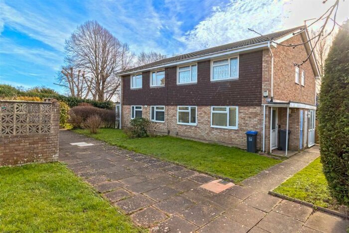 2 Bedroom Flat To Rent In Hudson Close, Worthing, BN13