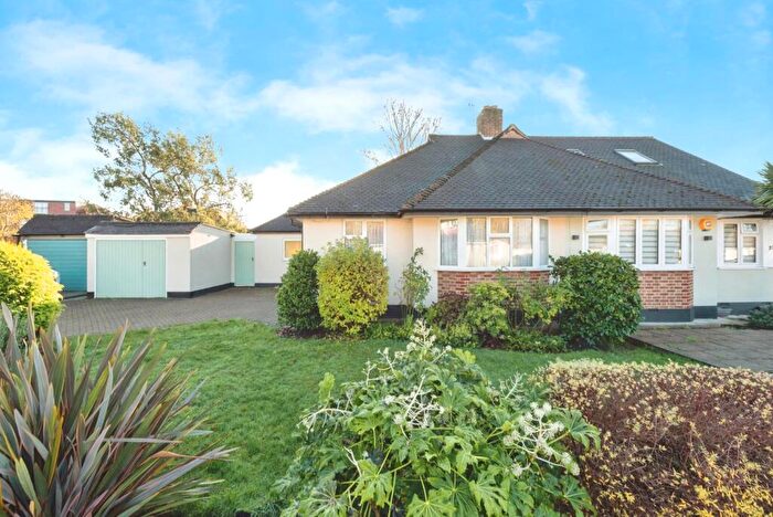 2 Bedroom Bungalow For Sale In Burford Road, Worcester Park, KT4