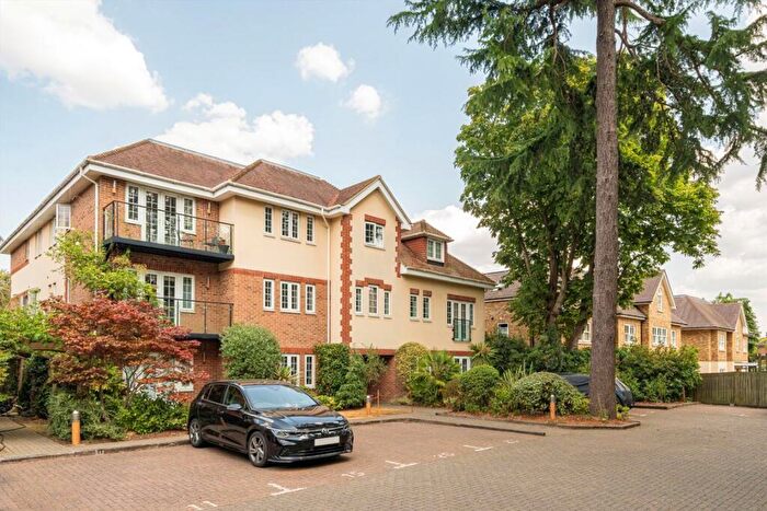 2 Bedroom Flat To Rent In Sheerwater Road, West Byfleet, KT15