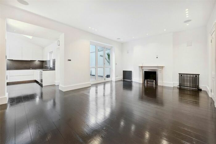 2 Bedroom Flat To Rent In Queen's Gate Gardens, London, SW7