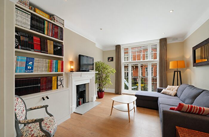 3 Bedroom Flat For Sale In Bishop Kings Road, London, W14