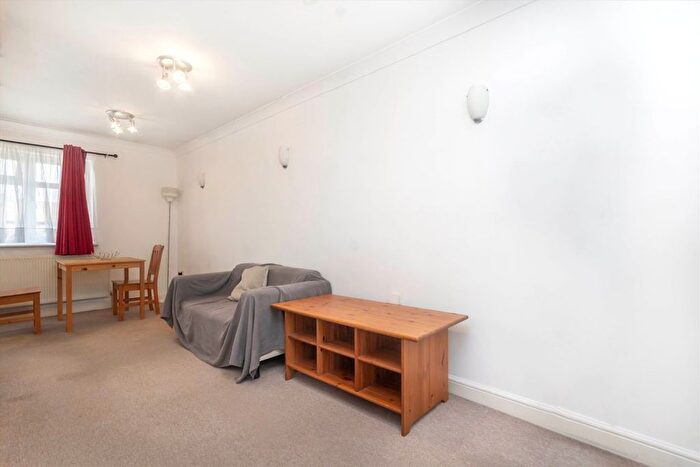 1 Bedroom Flat To Rent In Noel Road, Acton, W3