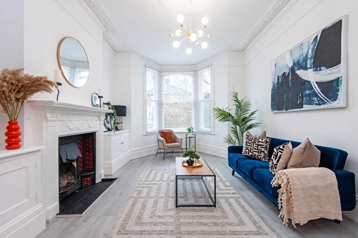 1 Bedroom Flat To Rent In Highlever Road, London, W10