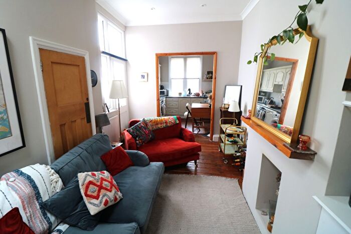 2 Bedroom Flat To Rent In Upper Tooting Road, London, SW17