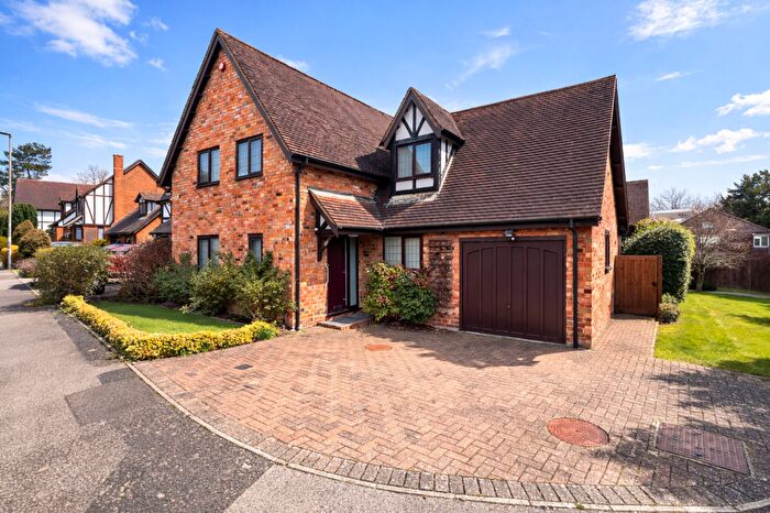 4 Bedroom Detached House For Sale In Priory Field Drive, Edgware, HA8