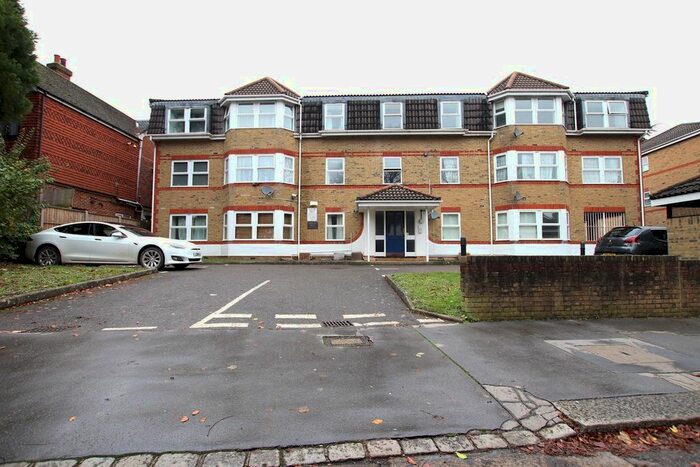 2 Bedroom Flat To Rent In St Augustines Avenue, South Croydon, CR2