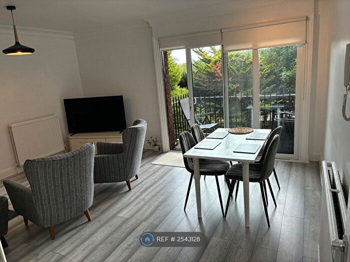 2 Bedroom Flat To Rent In Churchill Lodge, Woodford Green, IG8