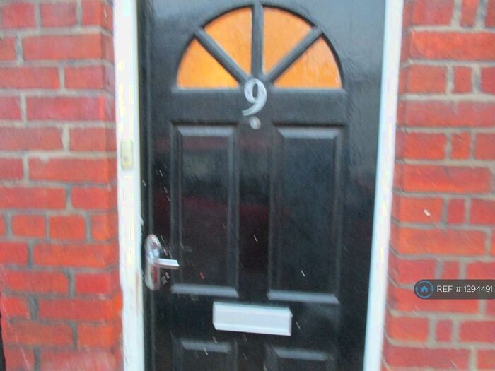 2 Bedroom Terraced House To Rent In Vicker Grove, Manchester, M20