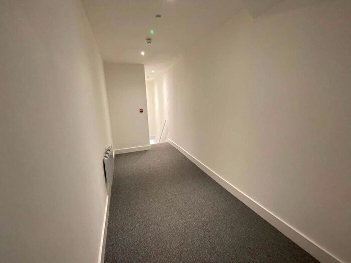 1 Bedroom Flat To Rent In Windsor Road, Neath, SA11