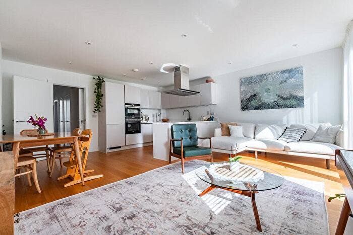 4 Bedroom Flat For Sale In Tollgate Gardens, London, NW6