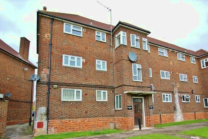 1 Bedroom Flat To Rent In Middlesborough House, Kingsbridge Circus, Harold Hill, RM3