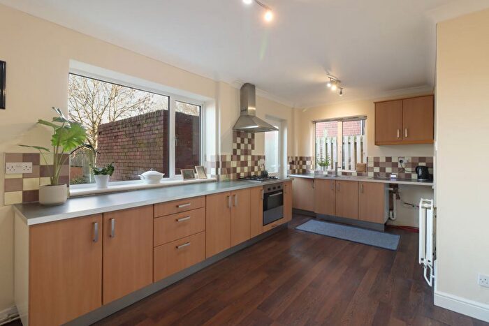 3 Bedroom Semi-Detached House For Sale In Barleycroft Lane, Dinnington, Sheffield, S25