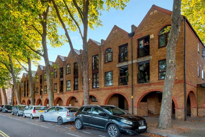 2 Bedroom Apartment To Rent In Brunswick Quay, Surrey Quays, SE16